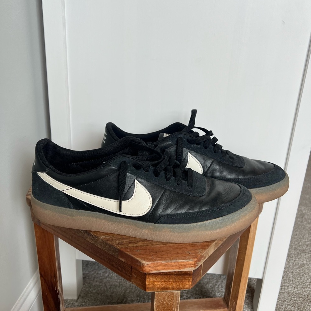 Nike Men's Black and White Sneakers with Gum Sole